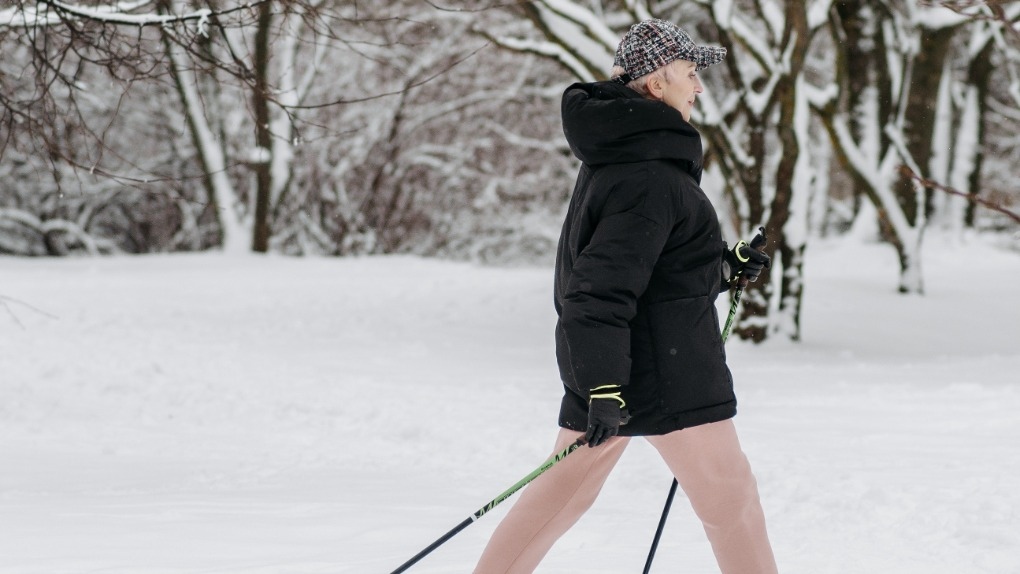 A woman walking in the snow. (Pexels/Pavel Danilyuk)